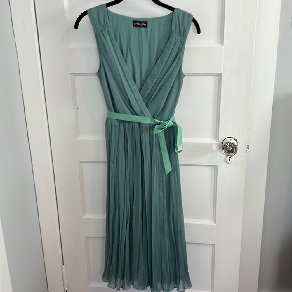 Beautiful principles pale green dress! Like new!